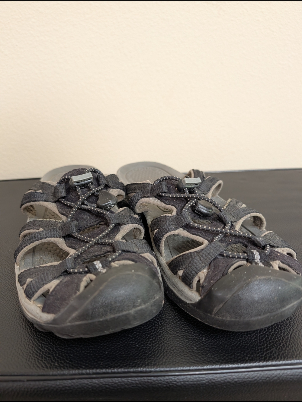 Keen Whisper Women's Size 7.5 Sport Sandal Black Waterproof Closed Toe
